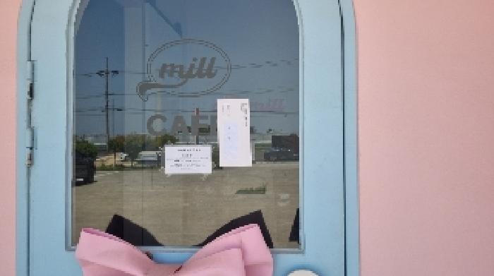 소재지3(중산간동로 286 제2동) 제시 건물 출입문에 부착한 안내문