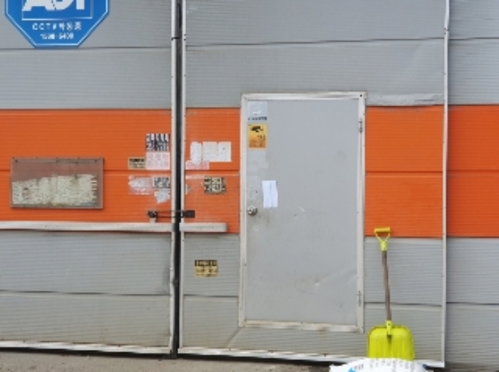 목록 4. 2동 건물 출입문