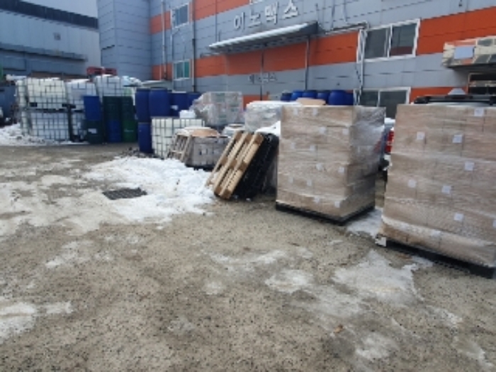 목록 7. 6동 건물 주변의 적치물