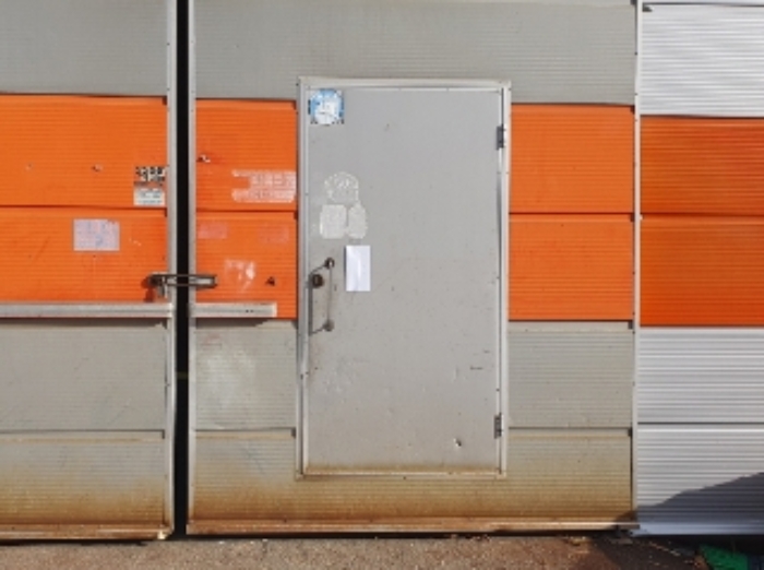 목록 3. 건물 출입문