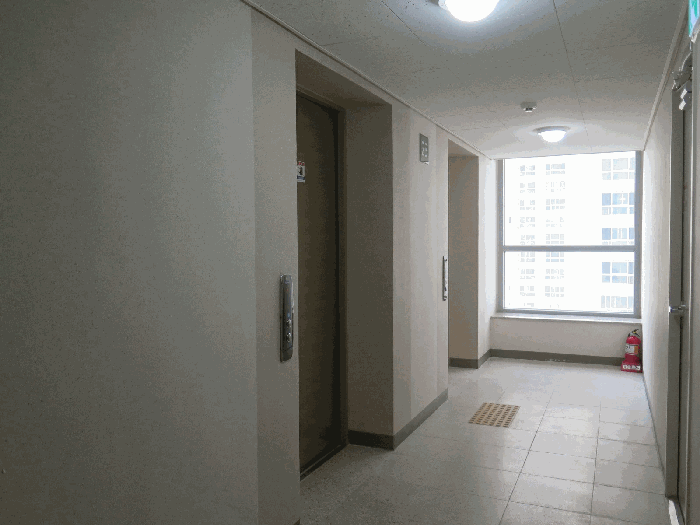 본건 23층 로비 전경