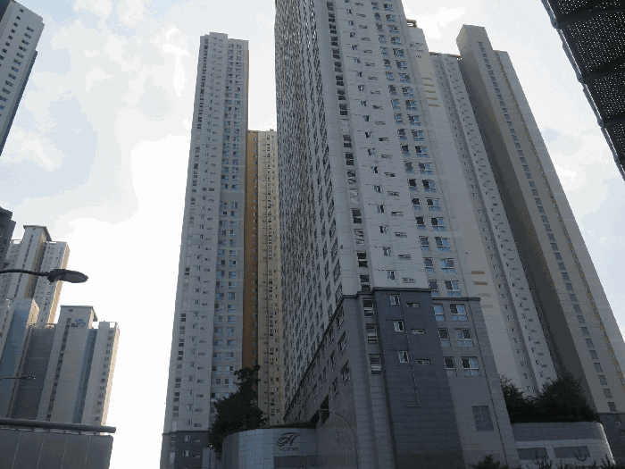 본건 단지전경(본건 북동측 인근에서 촬영)