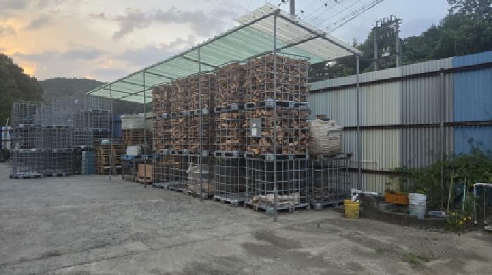 제시외 창고로 사용되는 창고동의 전경