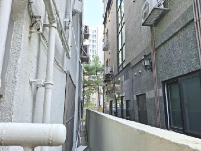 건물 좌측 모습