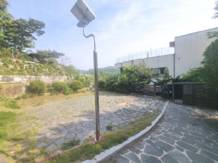 목록1 제시외 태양광 가로등 모습