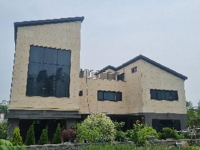 본건