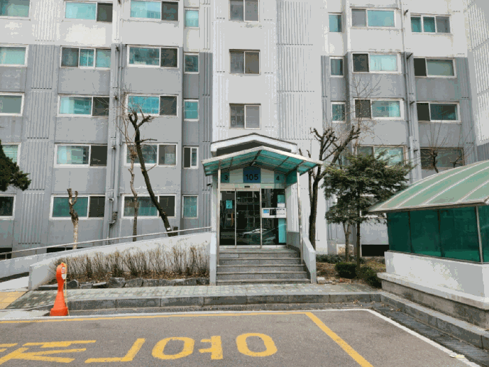 동성1차아파트 105동 1층 3-4호 라인 공동현관