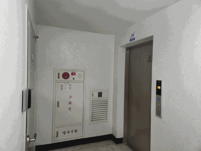 동성1차아파트 105동 15층 3-4호라인 복도