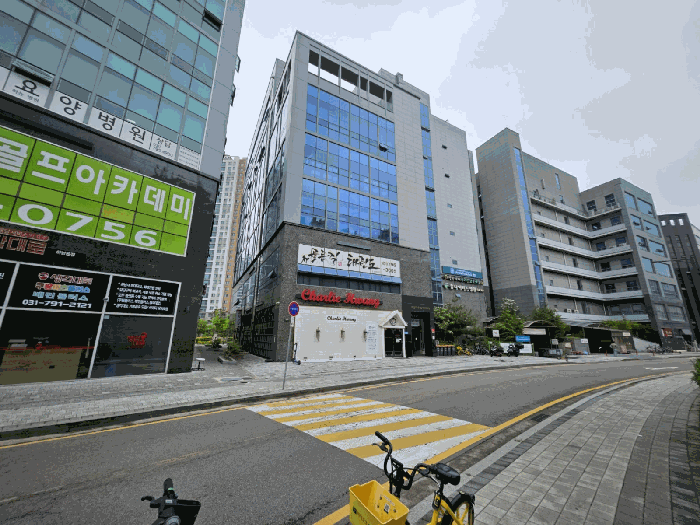 건물전경(남동측에서 쵤영)