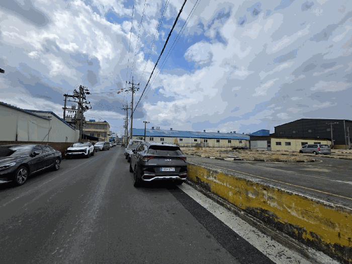 본건 전경사진, 남동측 인근에서 촬영