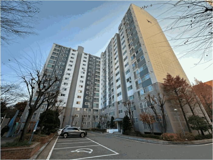 본건 건물(102동) 전경