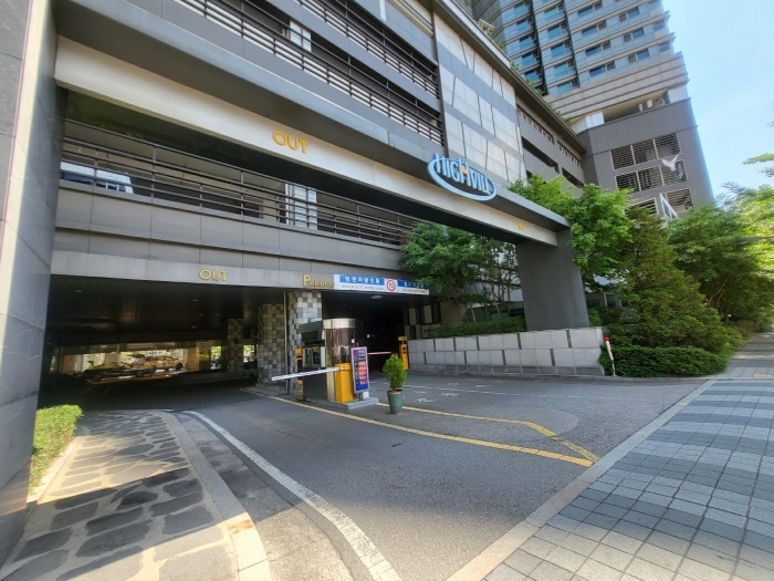 본건물 주차장 진출입