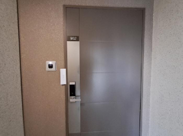 902호 현관문