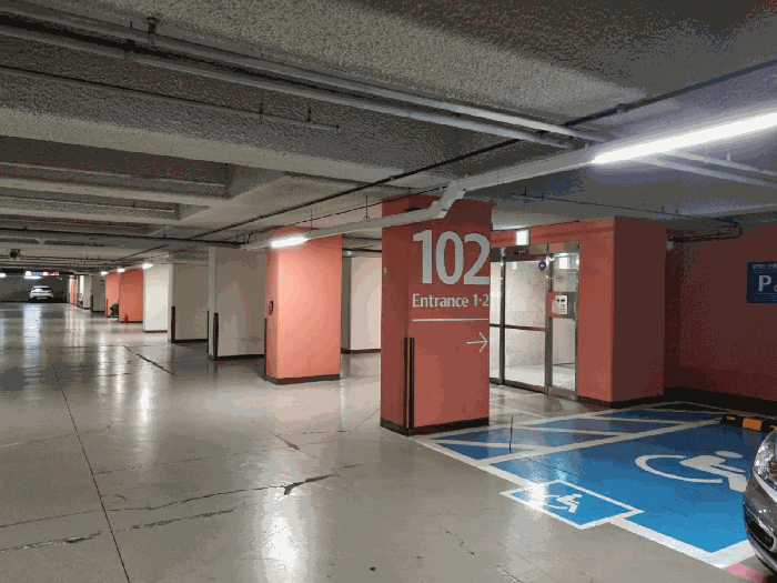 지하주차장 및 제102동 1,2라인 출입문