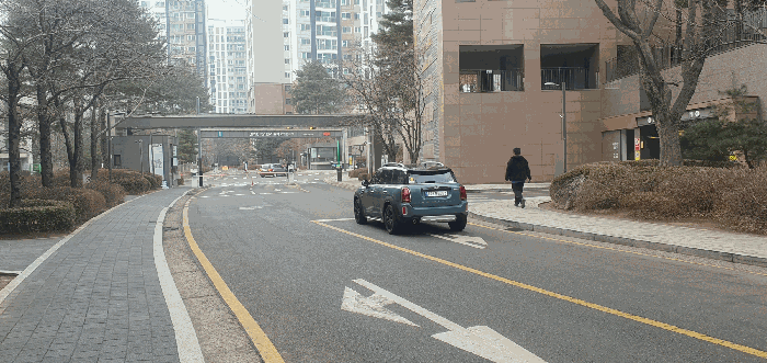 본건이 소재한 건물 주위 전경①