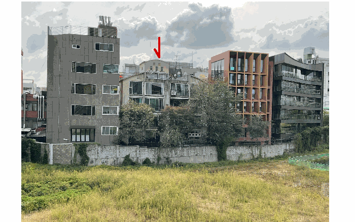 본건 소재 건물 북동측 원거리에서 촬영