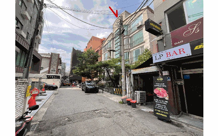 본건 소재 건물 남동측에서 촬영