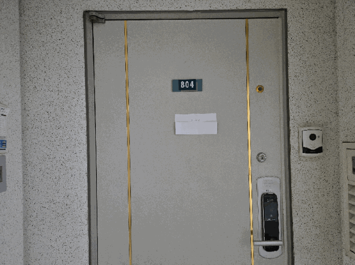 본건 제8층 제804호 현관문