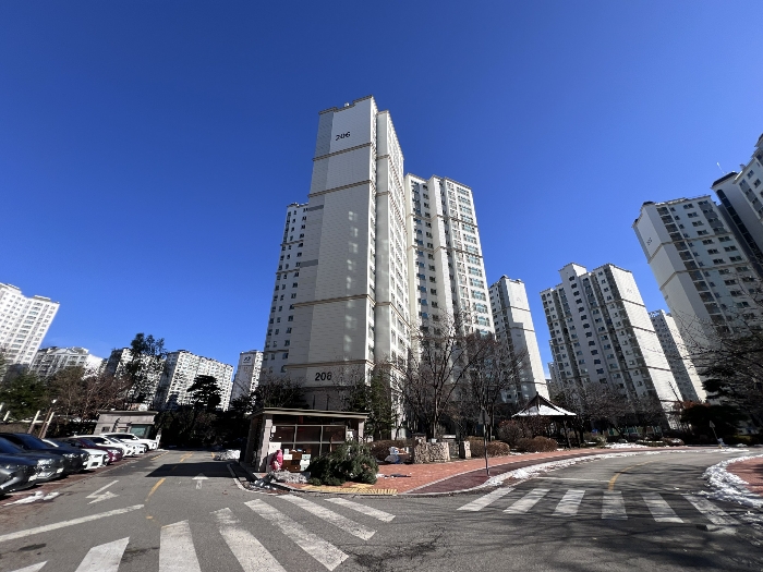 본건 소재 건물 전경2