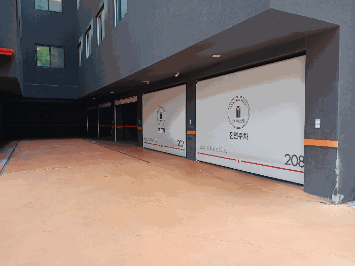 기호(2) 1층 주차장 근경
