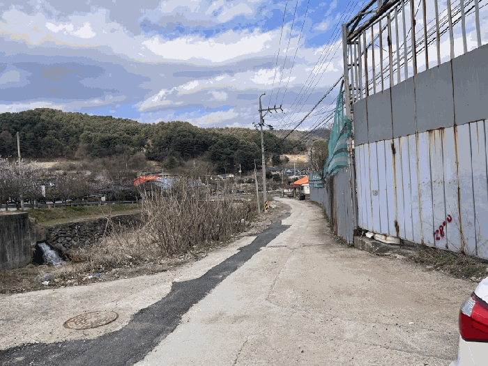 본건 현황 도로 및 하천구역 저촉 부분