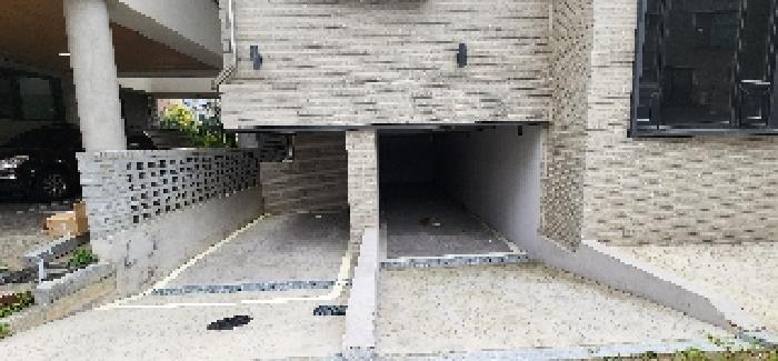 건물우측(주차장)