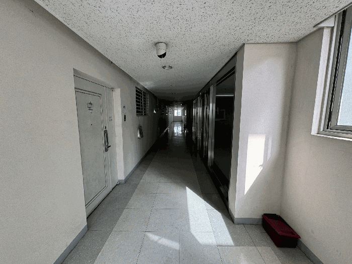 본건 복도 전경