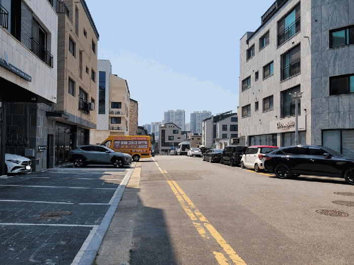 서측 인근