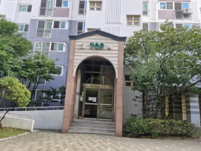 공동 출입문