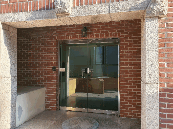 본동 공동출입구