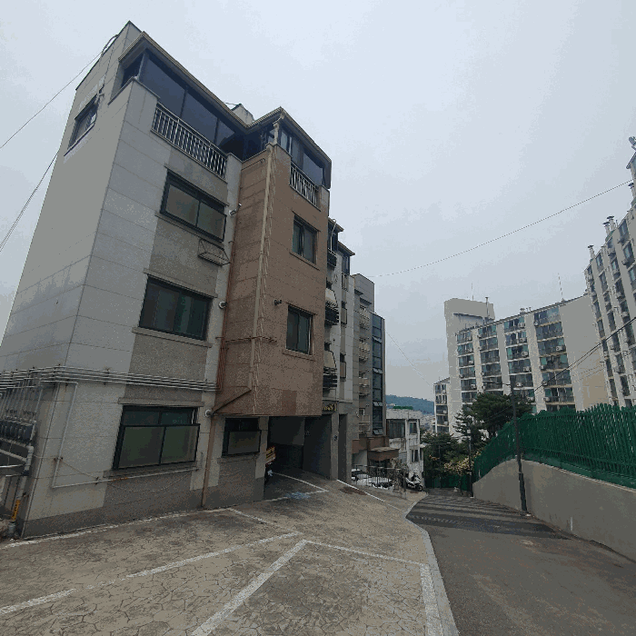 본건 북서측 인