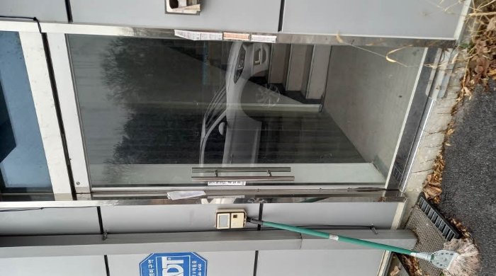 목록2 공장 출입문