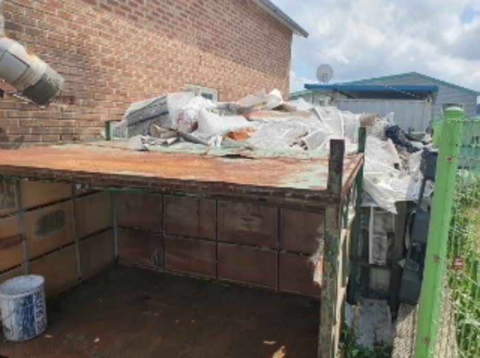 목록 7. 뒷편의 폐기물 적치장1