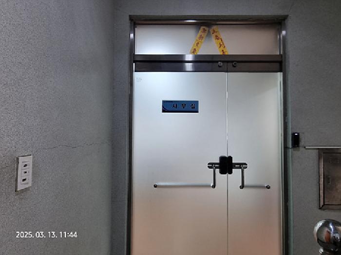 목록3. 2층 사무실 출입문
