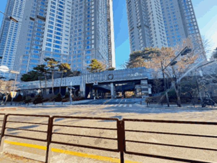 본건 출입구