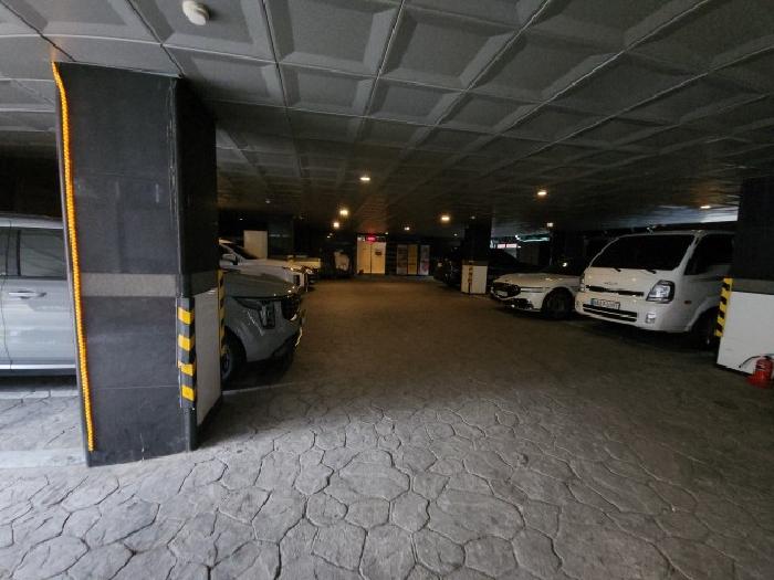 1층 주차장