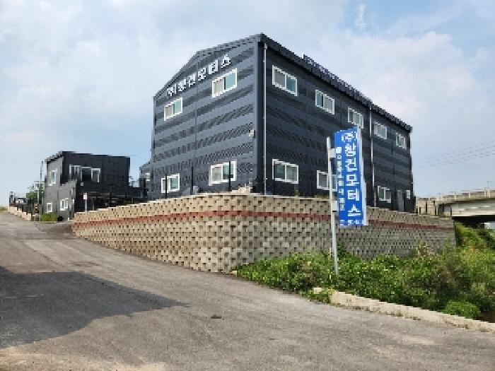 - 본건 전경(입구)