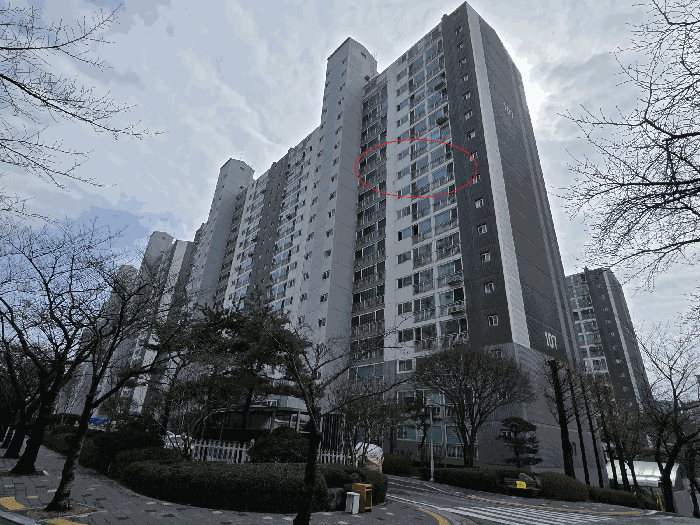 측,후면 (북서측 인근)