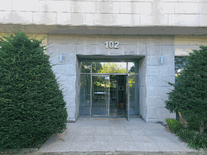 본건 공동 출입문