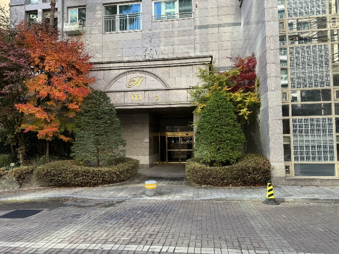 공동 현관 입구