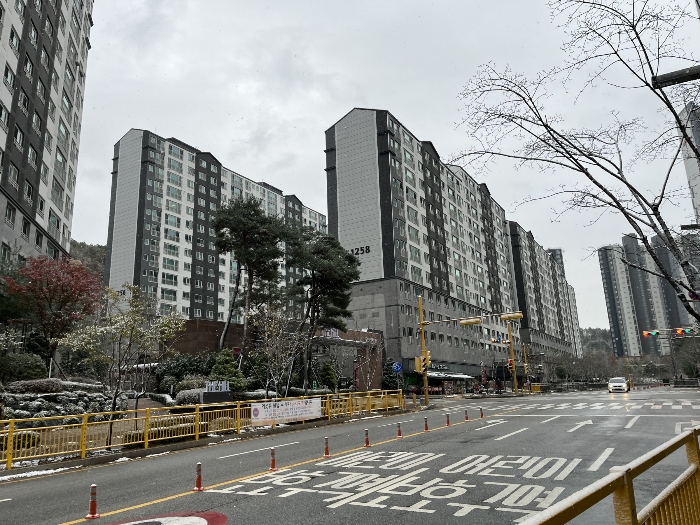아파트단지 및 주변도로 전경