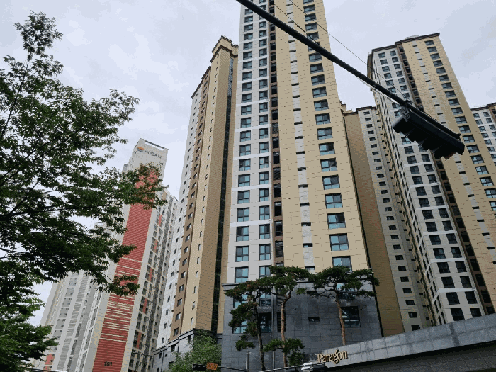 본건 북서측에서 촬영