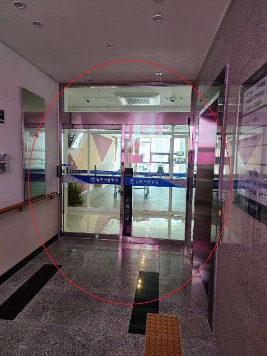 8층 출입구