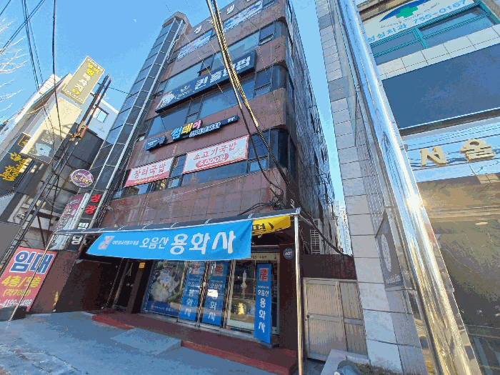 본건