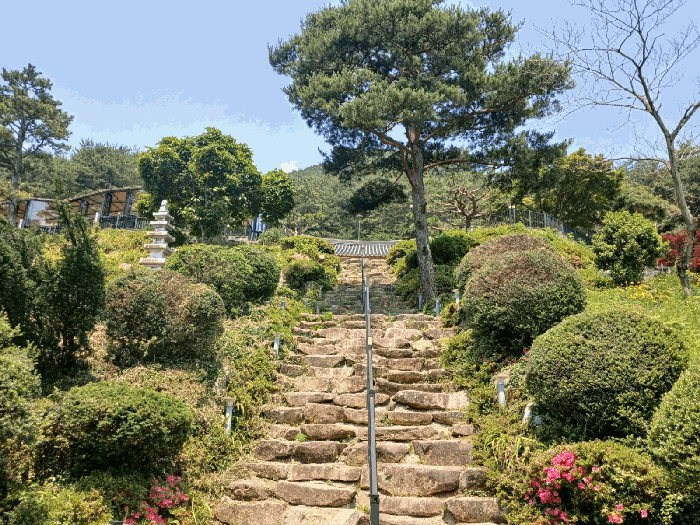 제시외 수목 a  및 돌계단