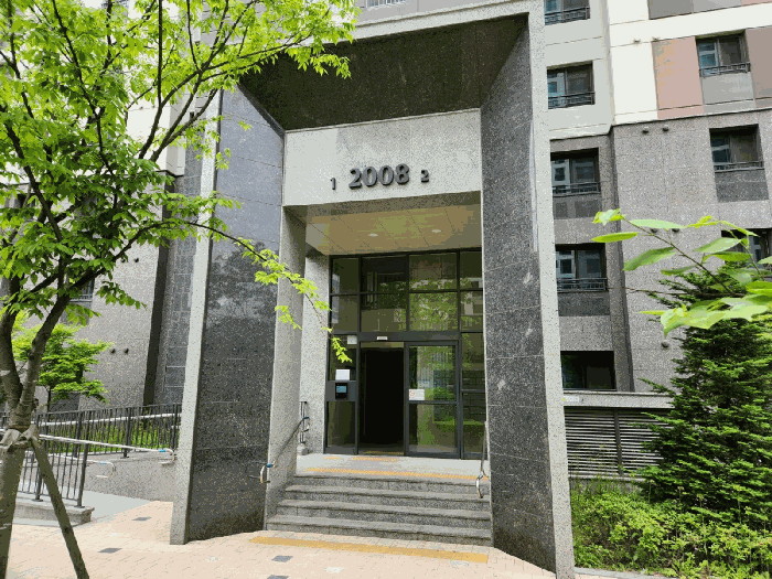 1층 공동 출입구