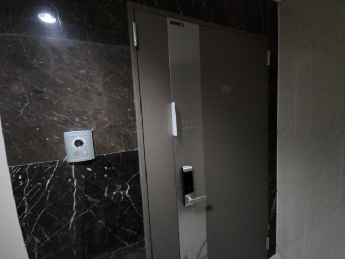 출입문 및 안내장