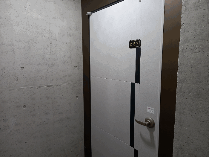 각 객실 출입문