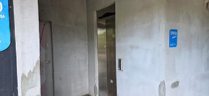 4번 부동산 건물 공용승강기 모습