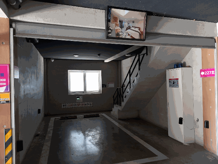 각 객실 1층 주차장 및 계단실